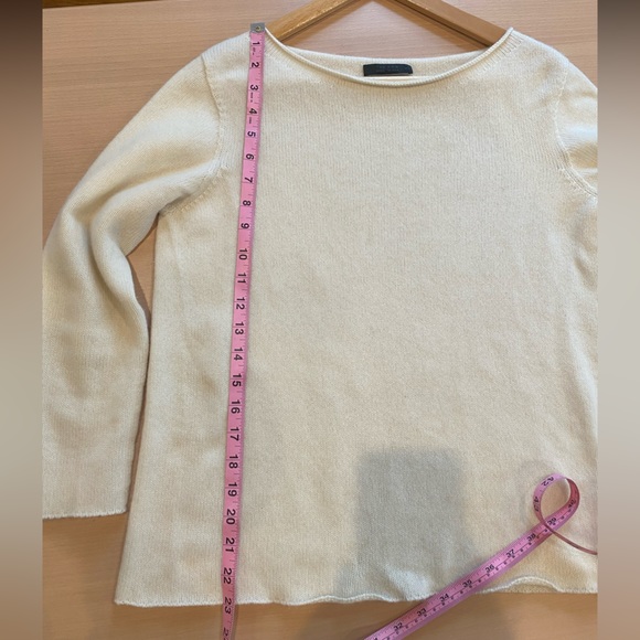 The Row Cream colored cashmere sweater - Picture 8 of 8
